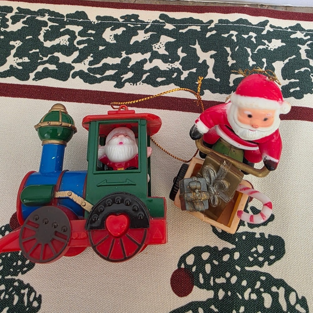 Set of‎ 2  Christmas Tree Santa Ornament Figures Train 3 Wheeler